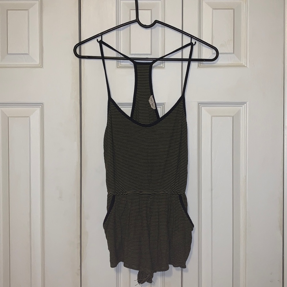 SILENCE + NOISE Slouchy Forest Green Romper w/ pockets (XS)